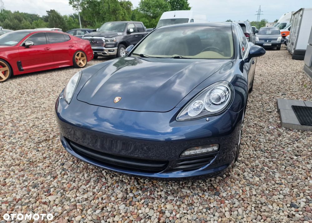 Porsche Panamera - 1