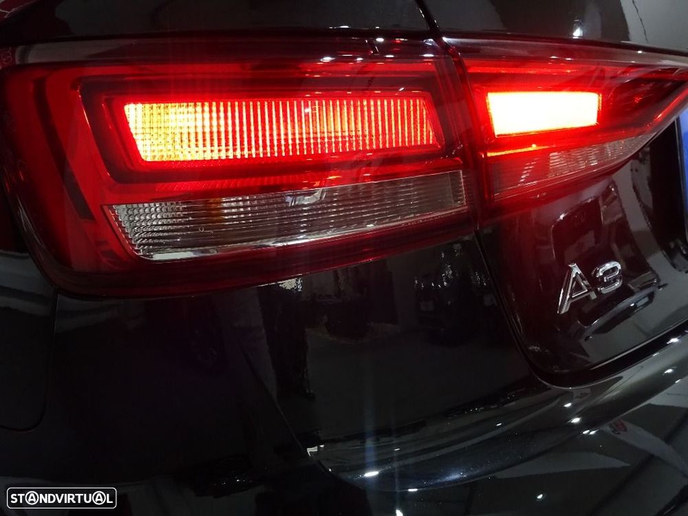 Audi A3 Limousine 30 TDI - 32