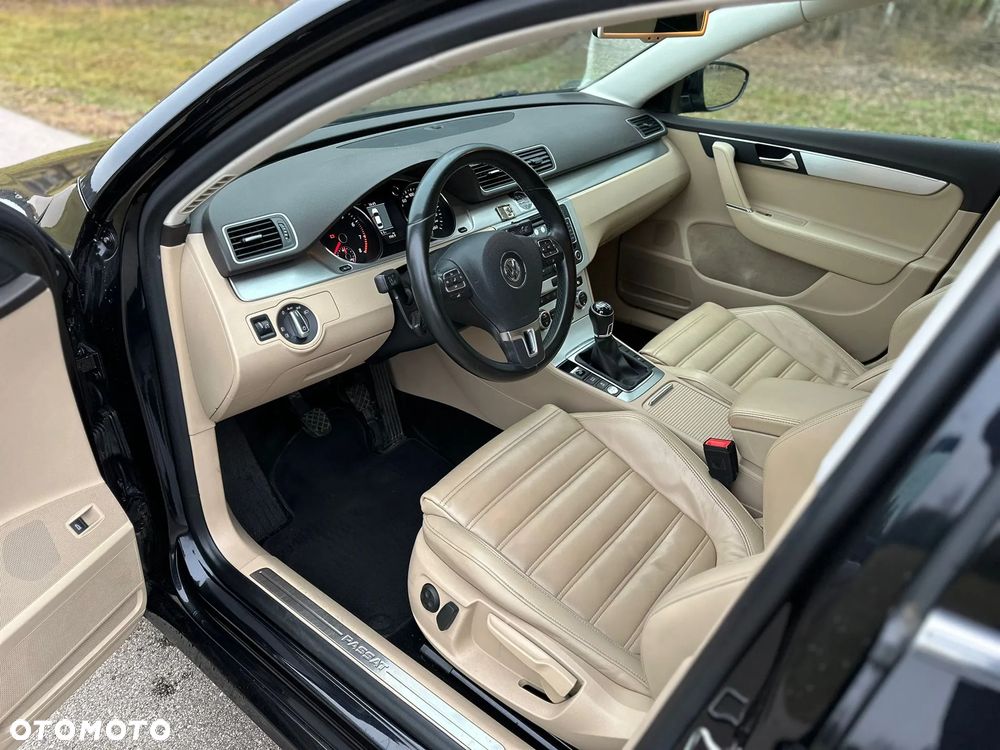 Volkswagen Passat 2.0 TSI Highline - 15