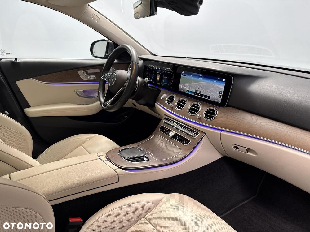 Mercedes-Benz Klasa E 220 d 4-Matic AMG/Avantgarde - 26