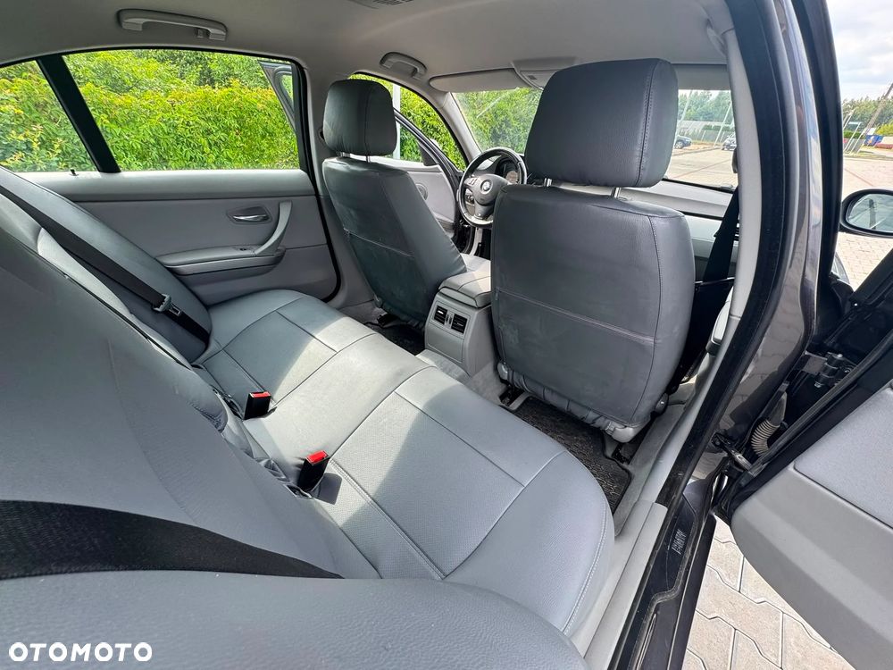 BMW Seria 3 318i - 27