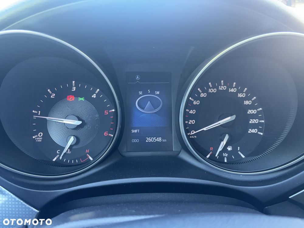 Toyota Avensis - 20