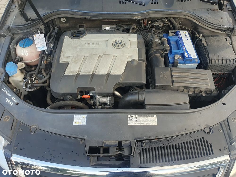 Volkswagen Passat 2.0 TDI DPF Sportline - 16