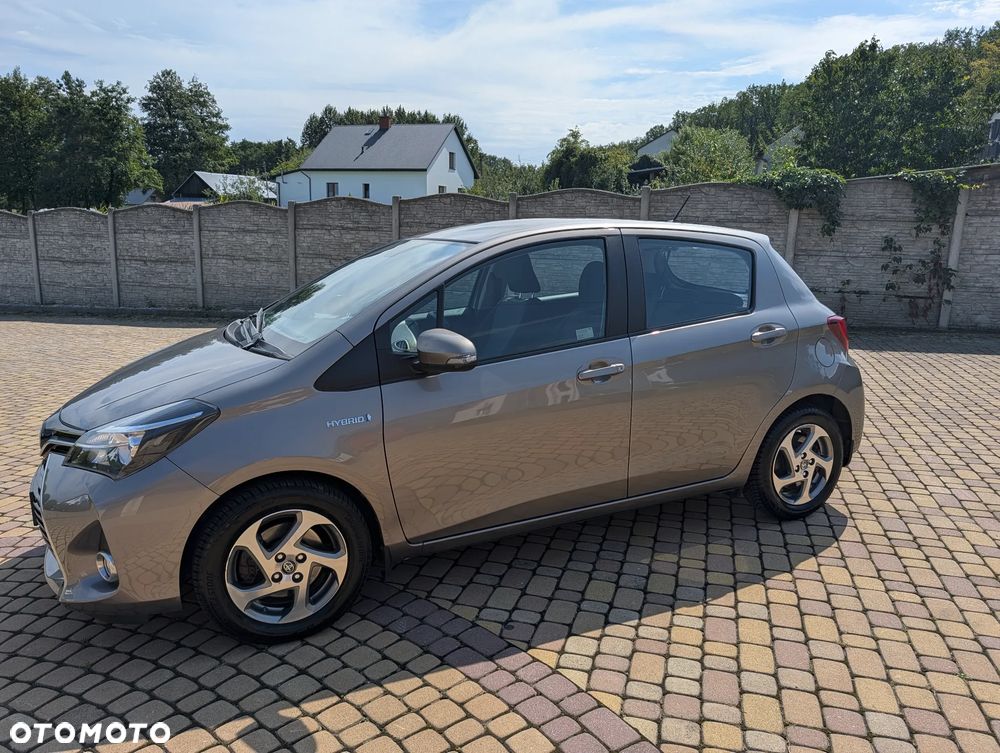 Toyota Yaris Hybrid 100 Premium - 10