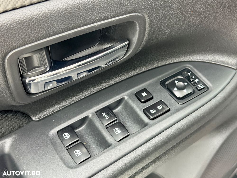 Mitsubishi Outlander 2.2 DI-D 4WD Automatik Intense - 13
