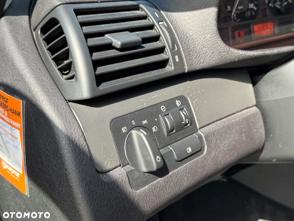 BMW Seria 3 316i - 13