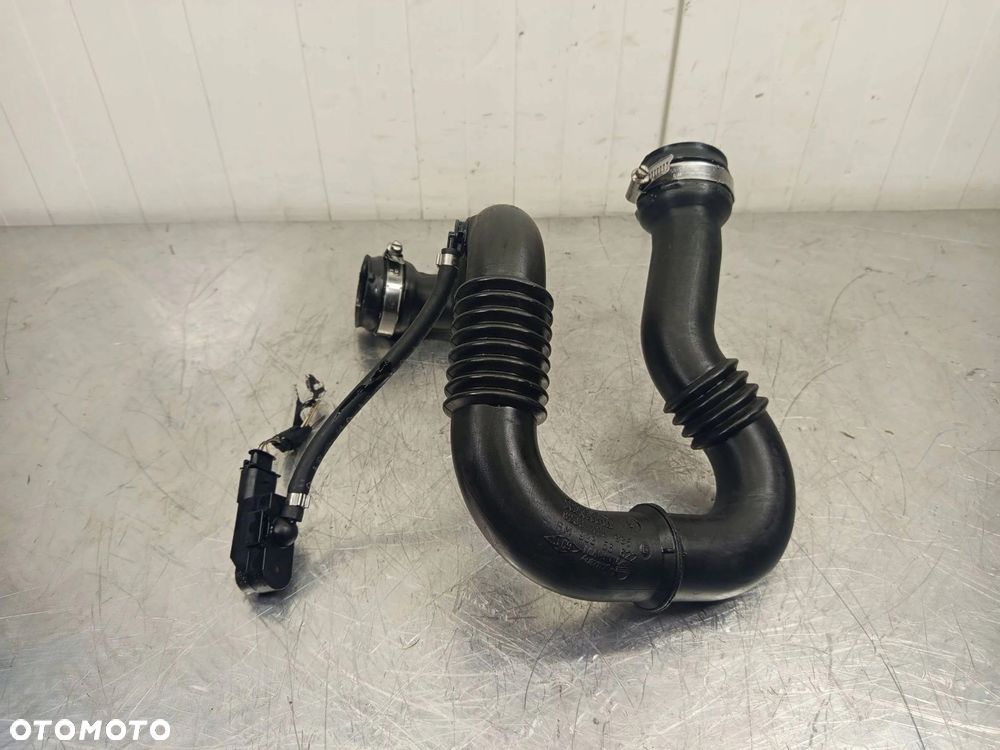 Wąż Rura intercoolera Renault Trafic II Opel Vivaro 2.0 DCI 8200470985 - 1