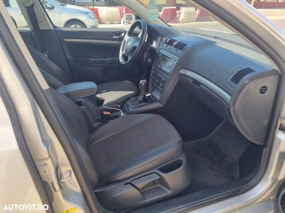 Skoda Octavia 1.6 Elegance - 8