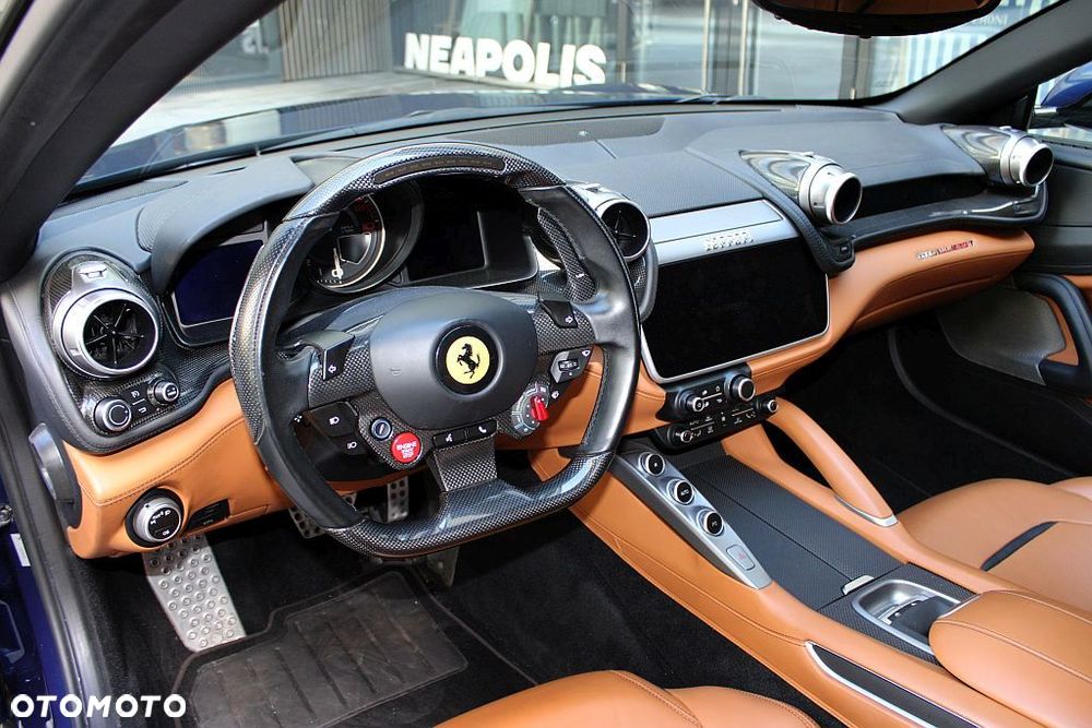 Ferrari GTC4Lusso - 19