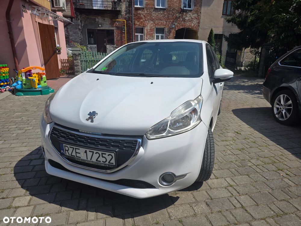 Peugeot 208 - 1