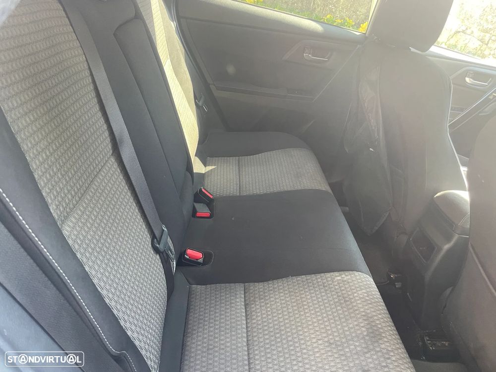 Toyota Auris Touring Sports 1.8 HSD Comfort +P.Techno+P.Sport - 12