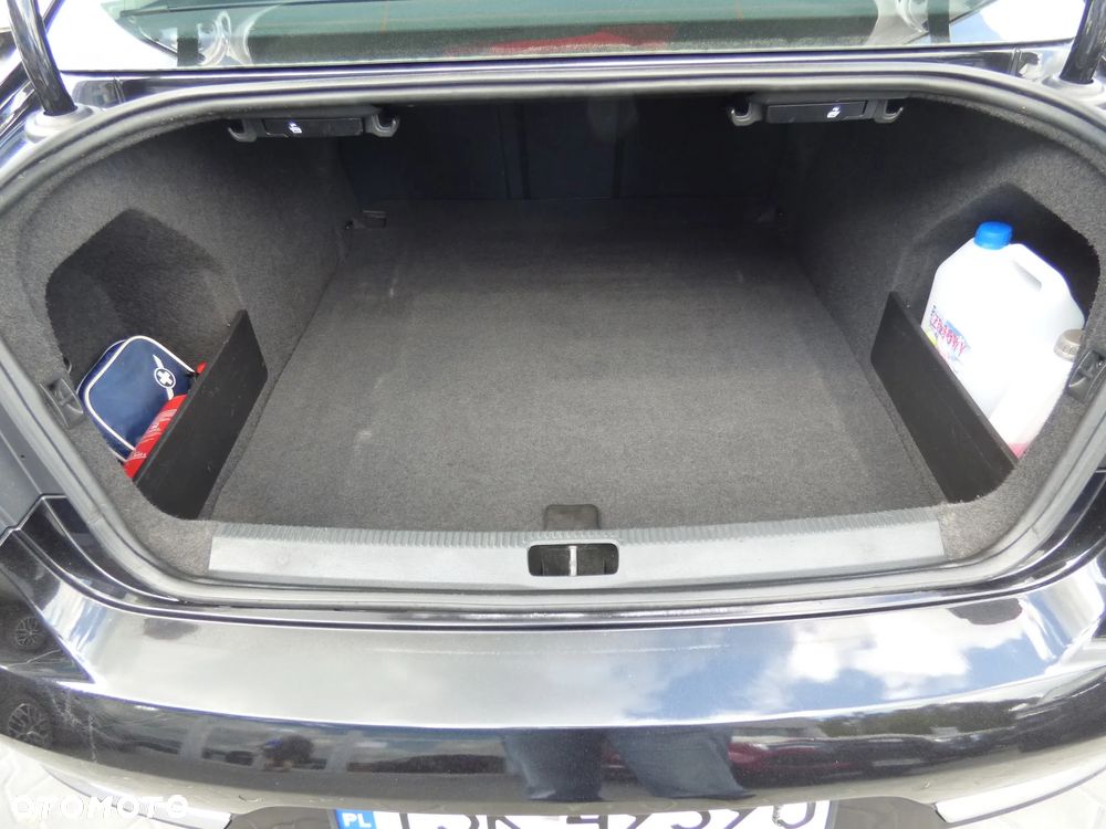 Volkswagen Passat 2.0 TDI Comfortline - 19