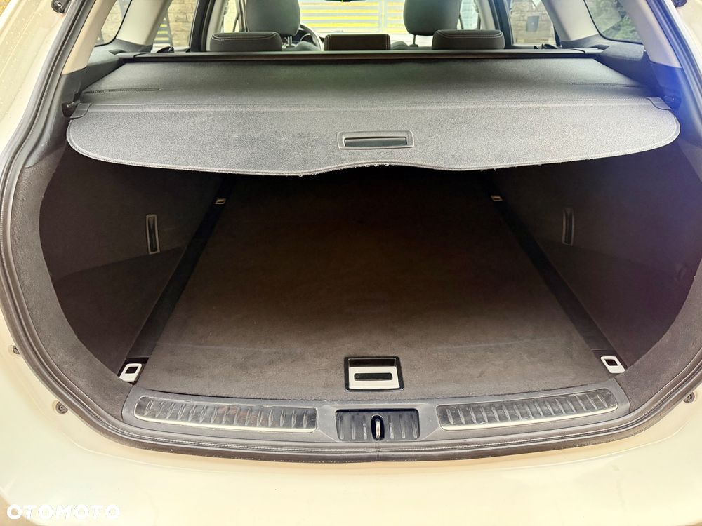 Toyota Avensis Touring Sports 1.8 Executive - 9
