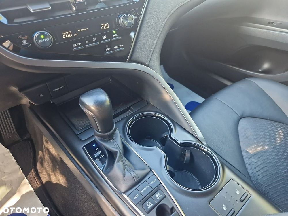 Toyota Camry - 14