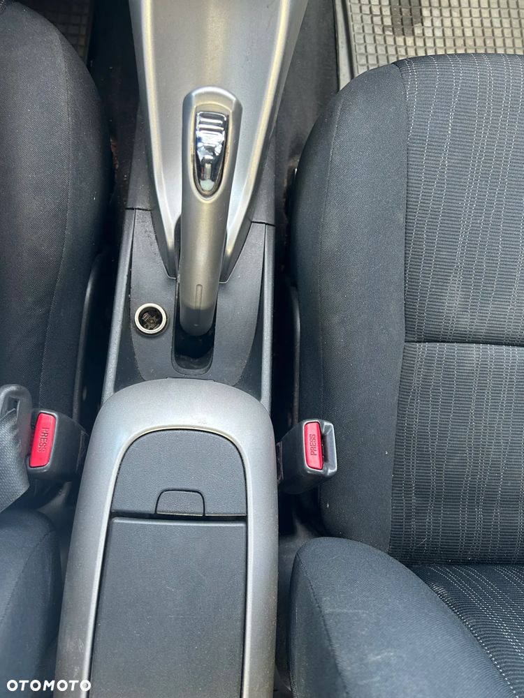 Toyota Auris 1.6 VVT-i Sol - 6