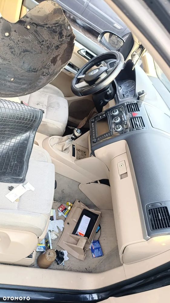 35566 volkswagen touran 2.0 BKD 140 km na części skrzynia GNE lakier LC9Z - 15