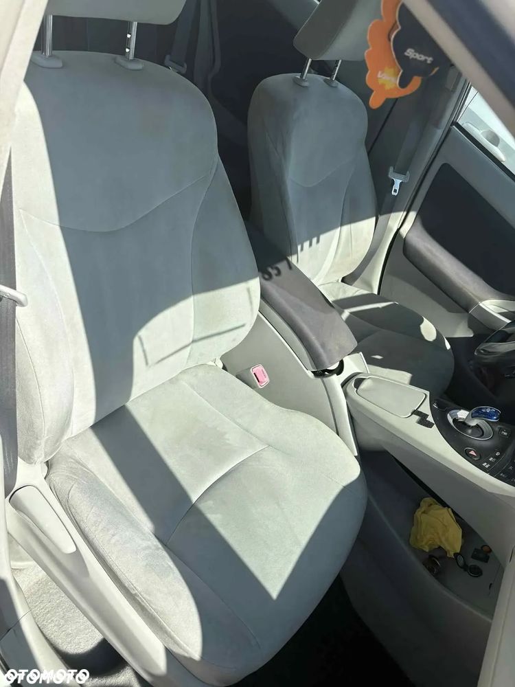 Toyota Prius - 4