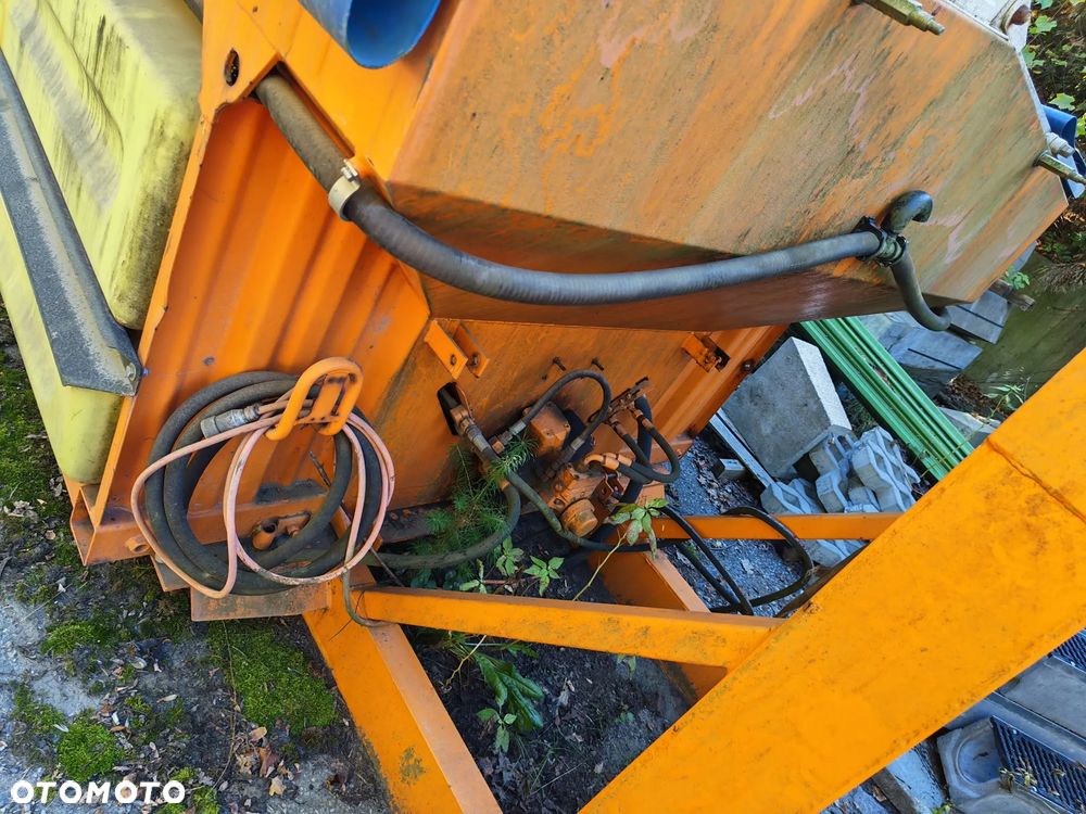 Piaskarka Schmidt Kupper Weiser 5m3 HAK Kubota - 10