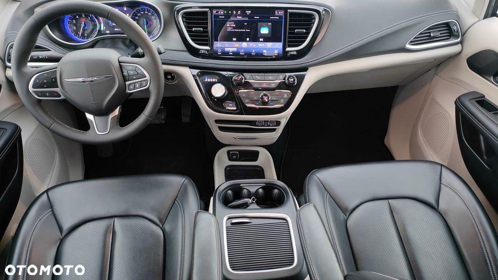 Chrysler Pacifica - 25