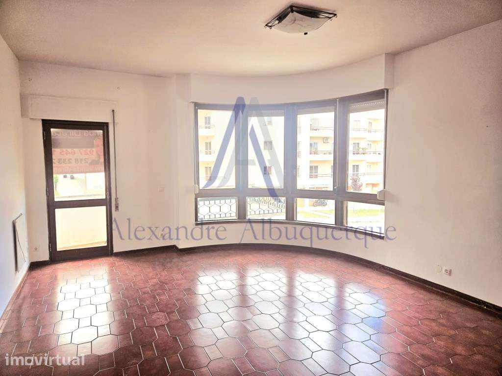 Apartamento T2 com Terraço, Arrecadação e Parqueamento | Sesimbra - Grande imagem: 2/29