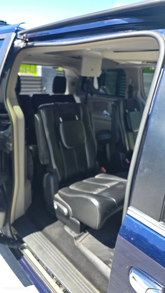 Chrysler Town & Country 3.6 Limited - 8