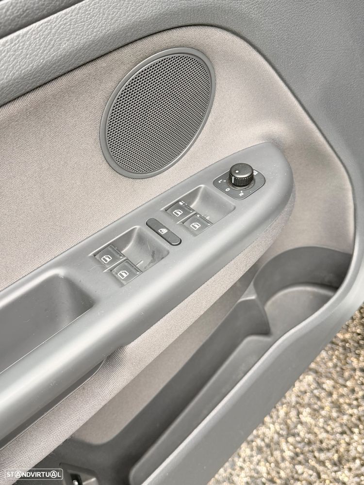 VW Golf Plus 1.9 TDi BlueM. Confortline - 12