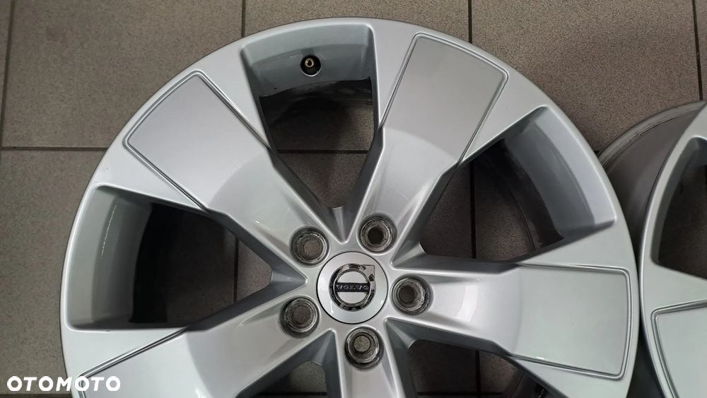 Felgi Aluminiowe 18 Volvo XC 40 5x108 ET 50.5 - 13