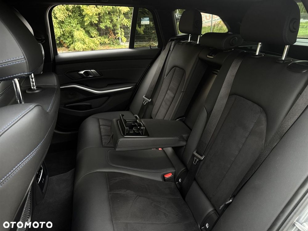 BMW Seria 3 320d xDrive - 24