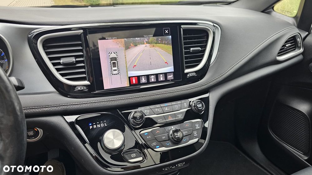 Chrysler Pacifica - 15