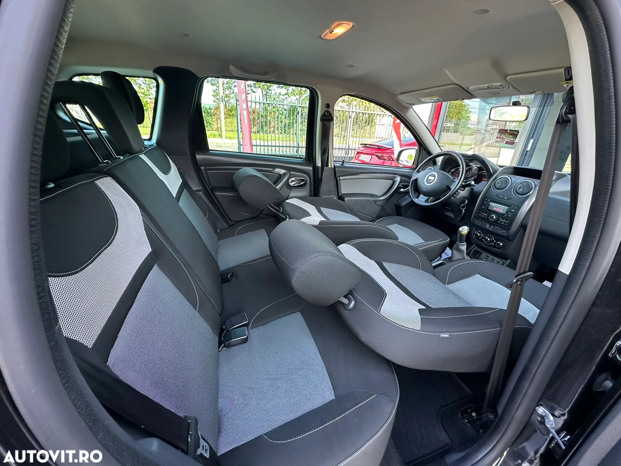 Dacia Duster 1.6 4x2 Laureate - 7