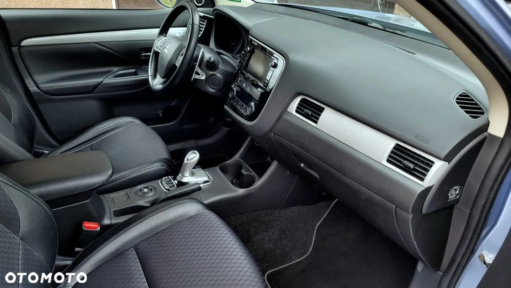 Mitsubishi Outlander - 14