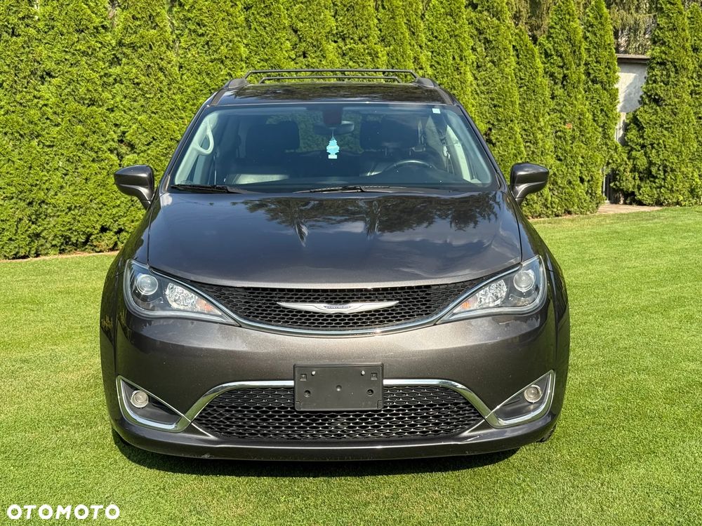 Chrysler Pacifica - 3
