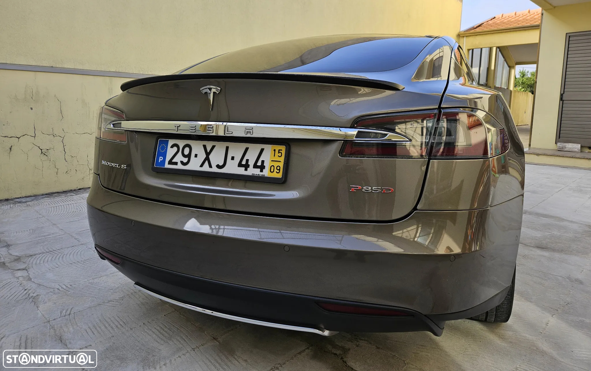 Tesla Model S - 3