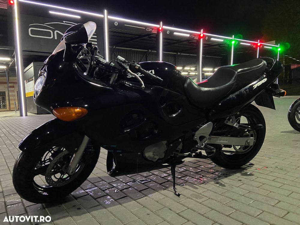 Suzuki GSX 750F Katana - 4