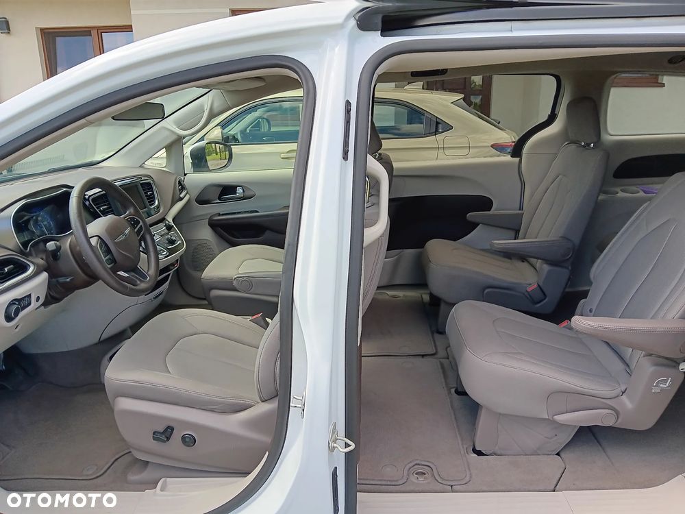 Chrysler Pacifica - 1