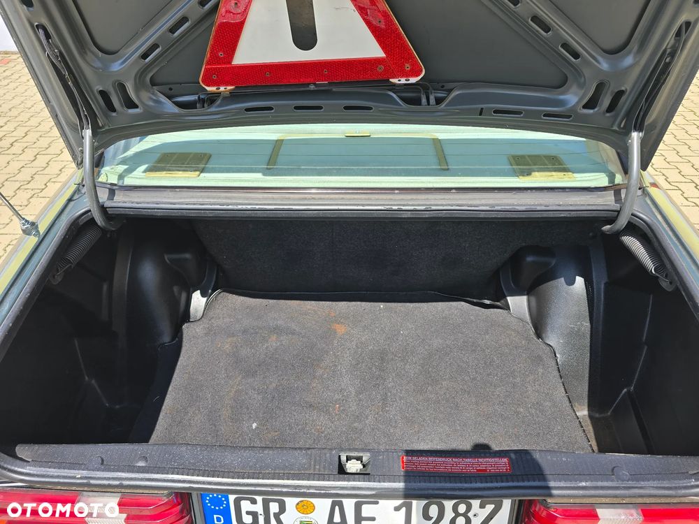 Mercedes-Benz W201 (190) - 11