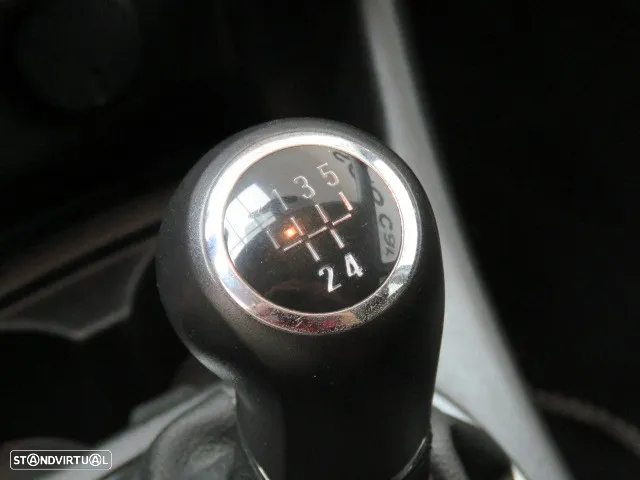 Opel Corsa 1.2 120 Anos - 17