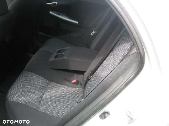 Toyota Corolla 1.6 Luna - 13