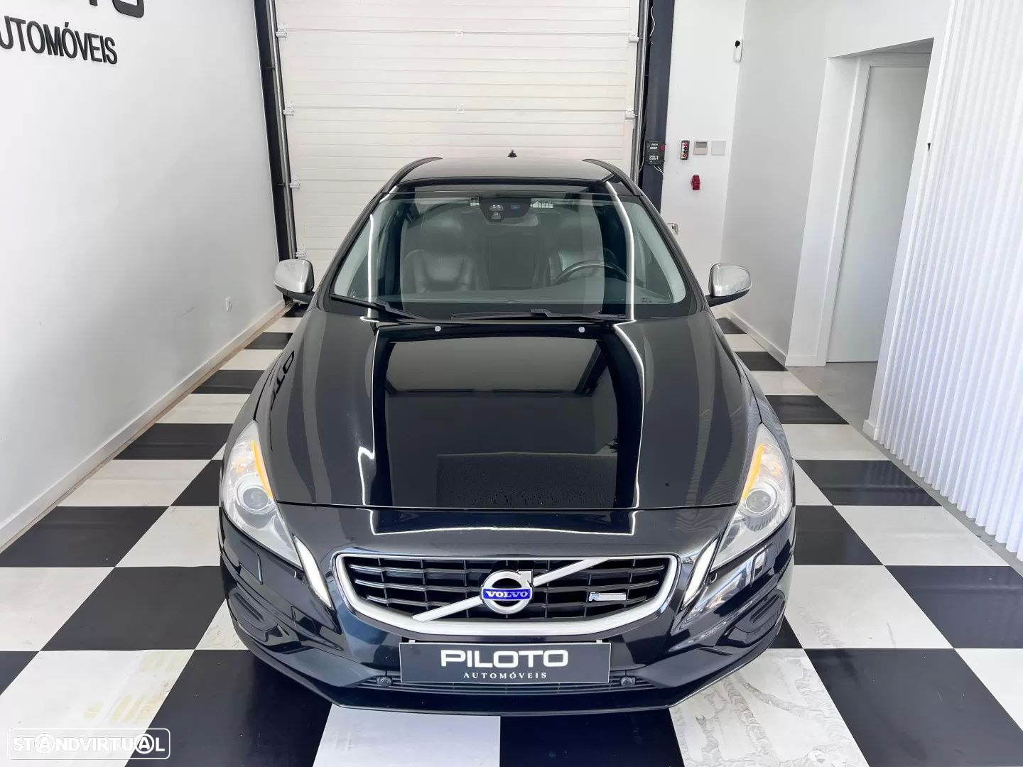 Volvo V60 2.0 D3 R-Design Start/Stop - 2