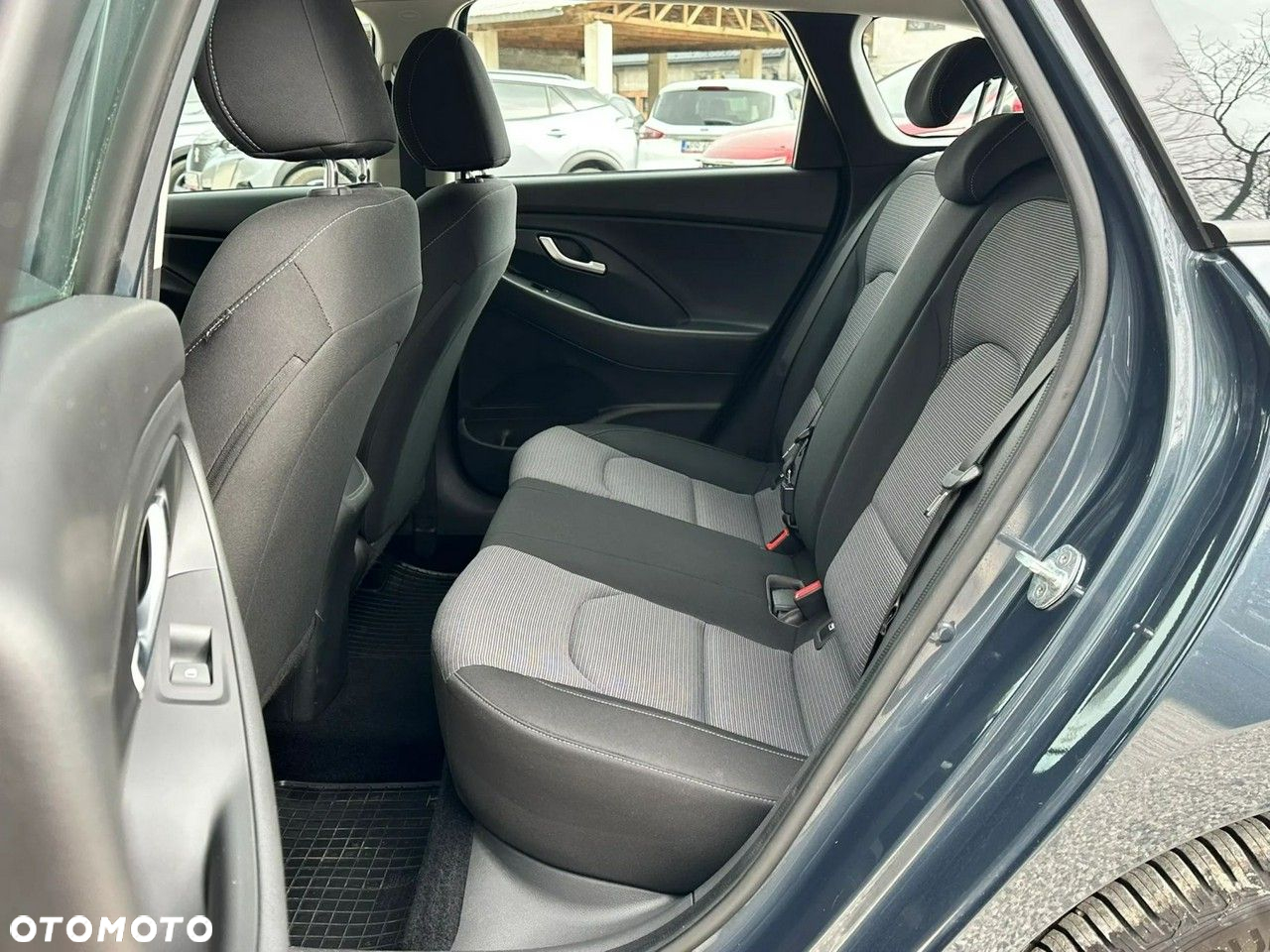 Hyundai i30 1.6 D Classic + - 12