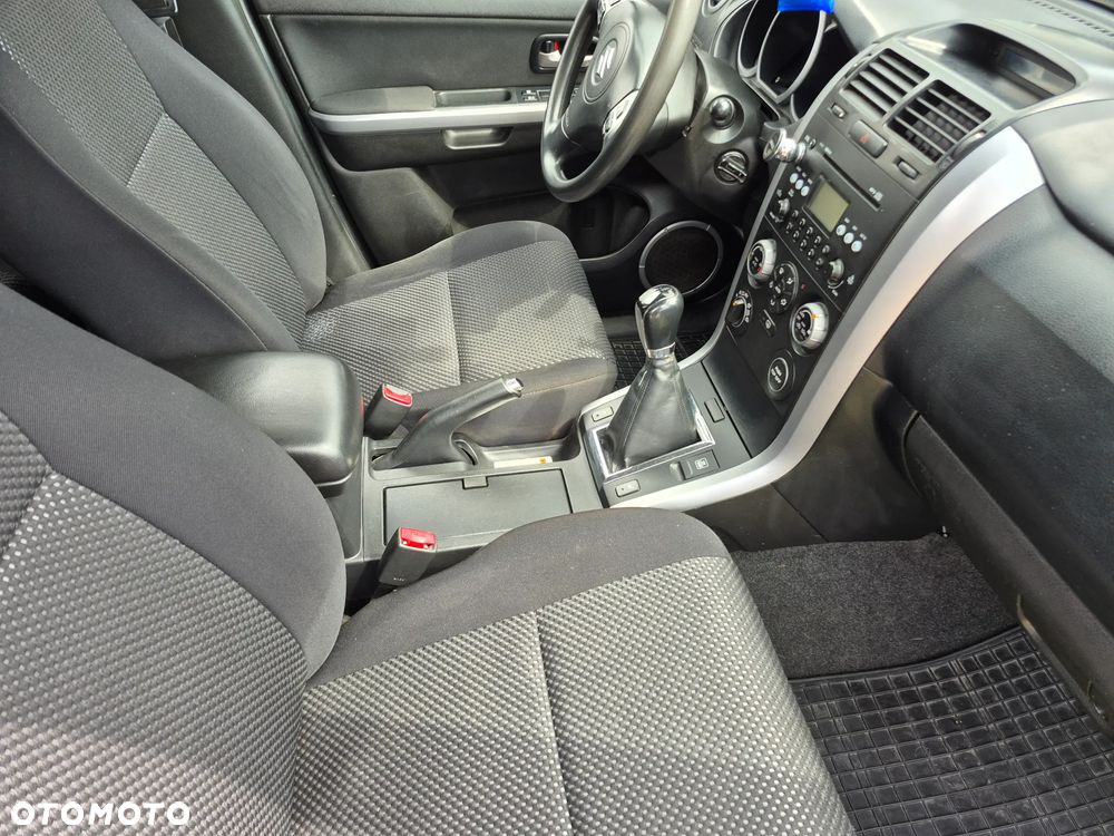 Suzuki Grand Vitara 2.0 - 13