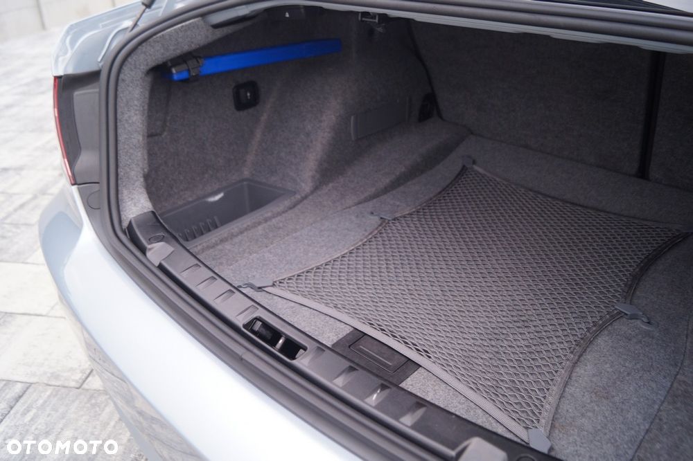 BMW Seria 3 325i - 30