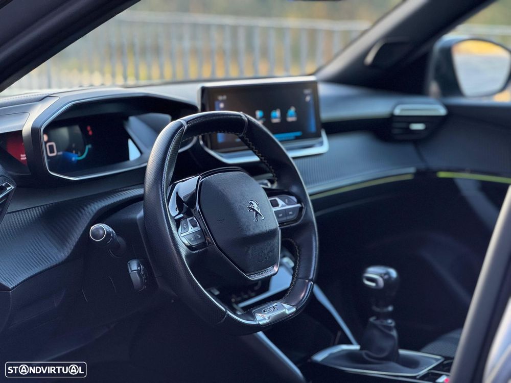 Peugeot 2008 1.2 PureTech GT Line - 29