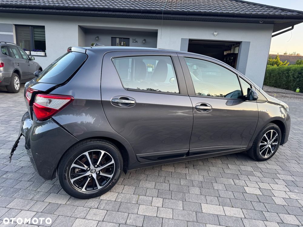 Toyota Yaris Hybrid 100 Premium - 6