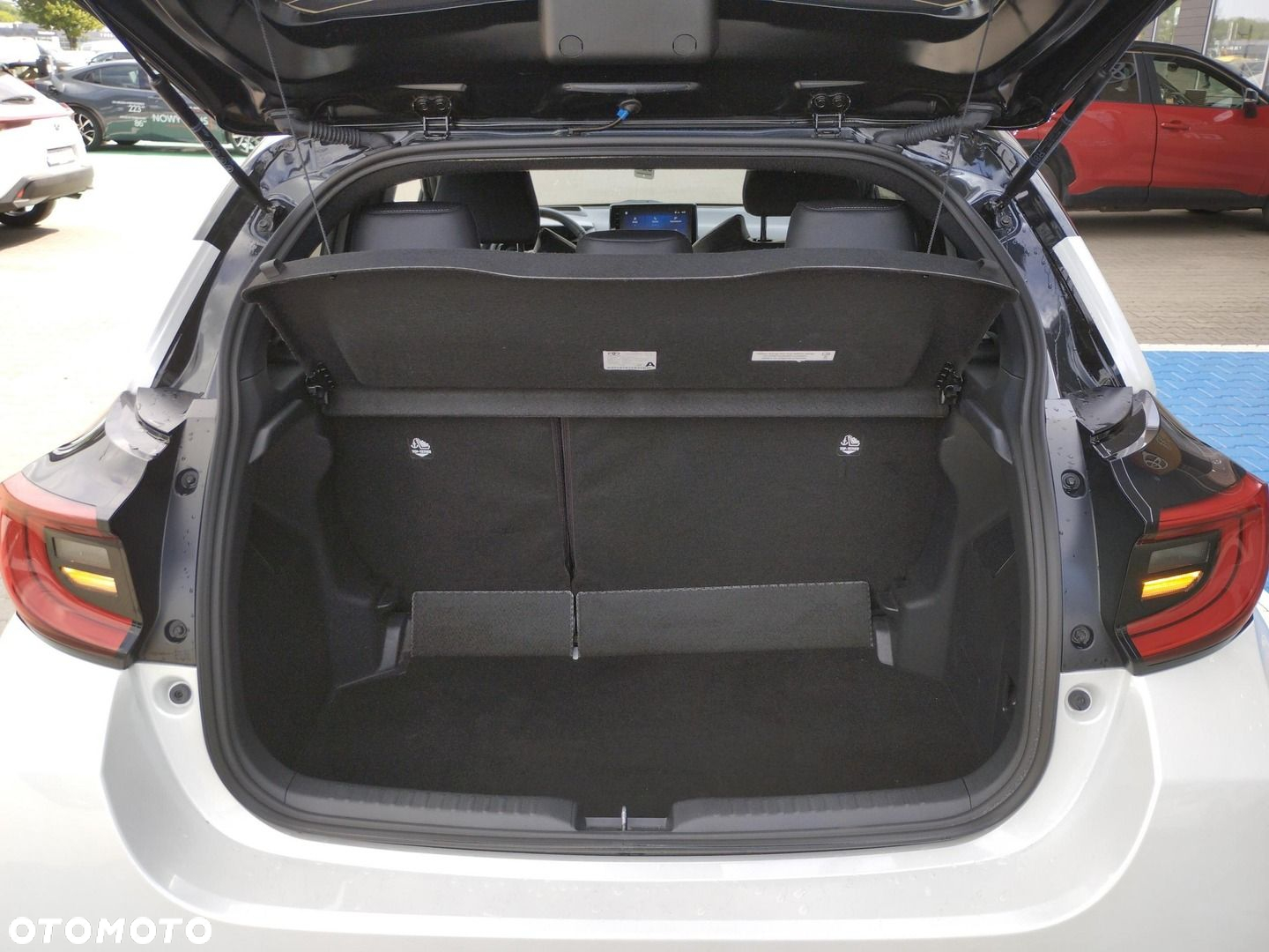 Toyota Yaris Hybrid 1.5 Selection Style - 13