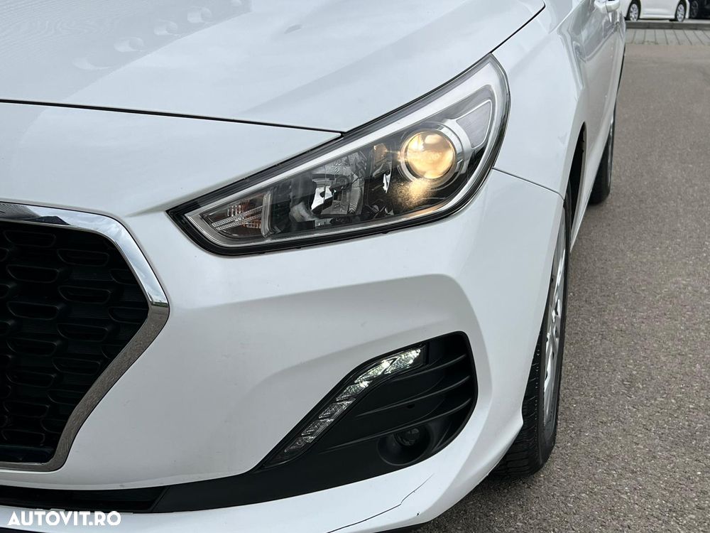 Hyundai i30 1.4 100CP 5DR M/T Comfort - 10