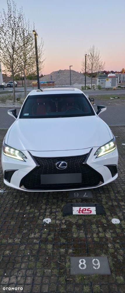 Lexus ES 300h F Sport - 1