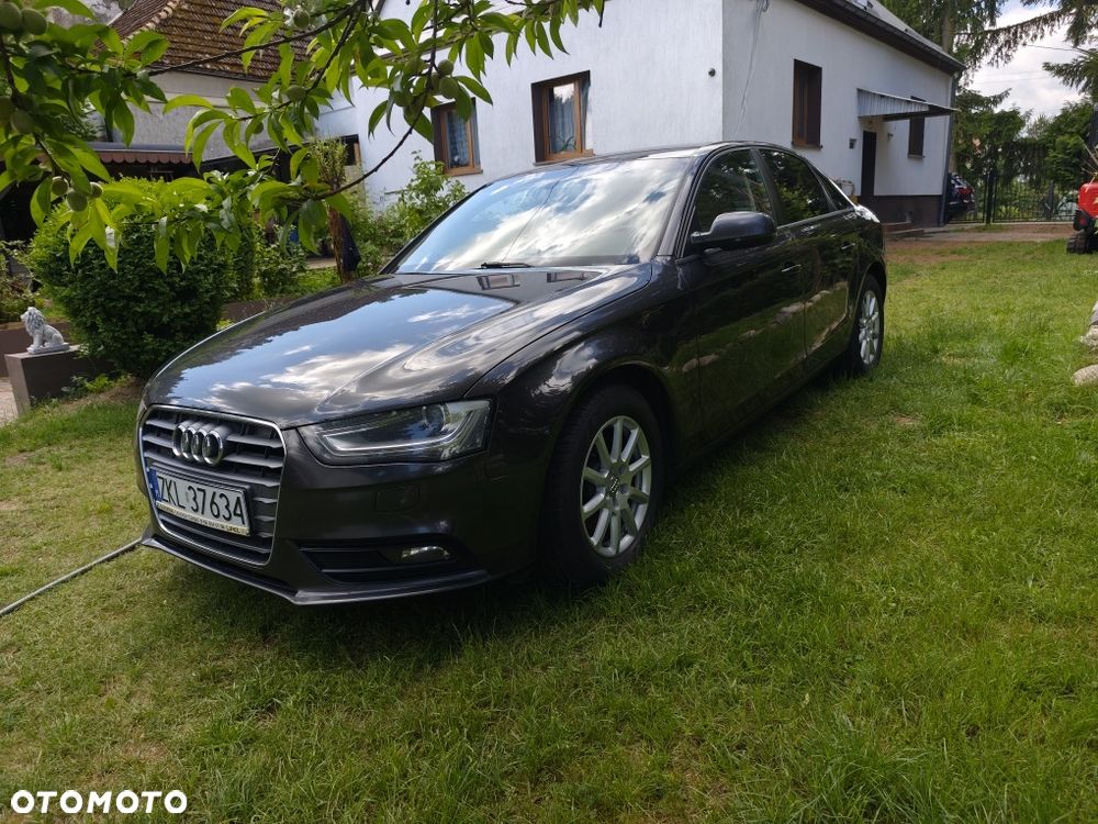 Audi A4 Limousine - 1