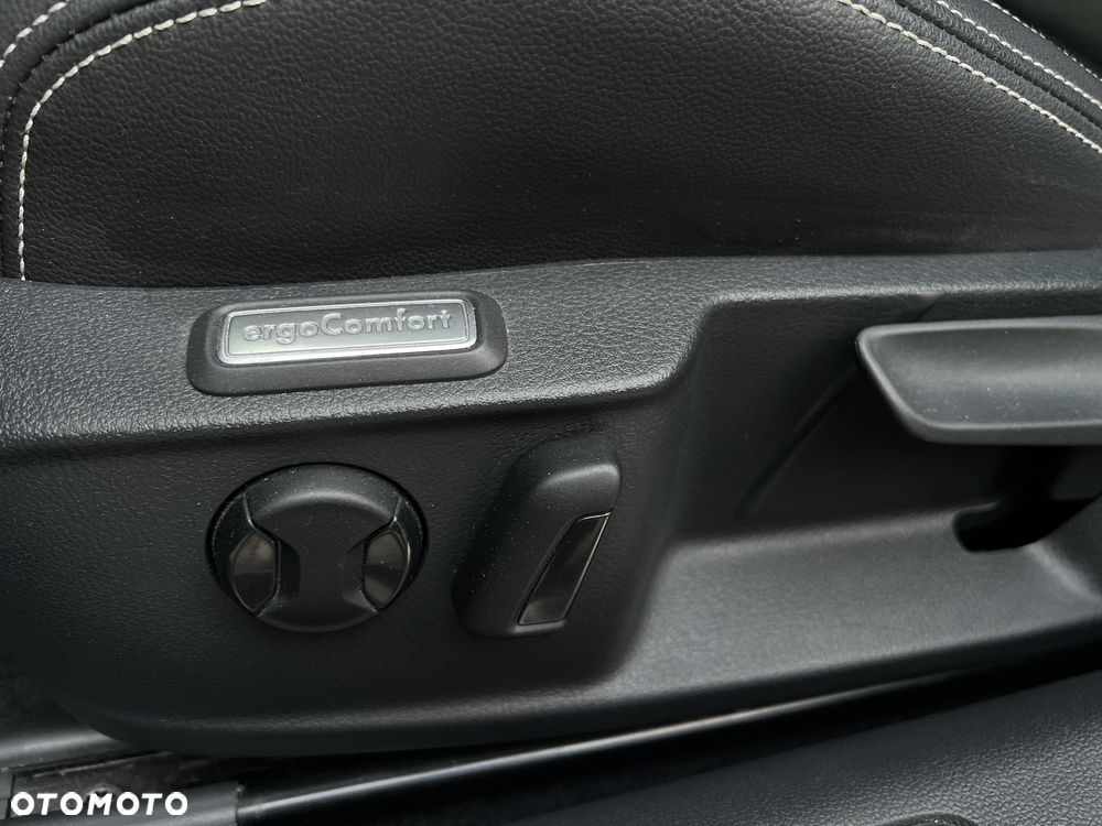 Volkswagen Passat 2.0 TDI Elegance DSG - 18