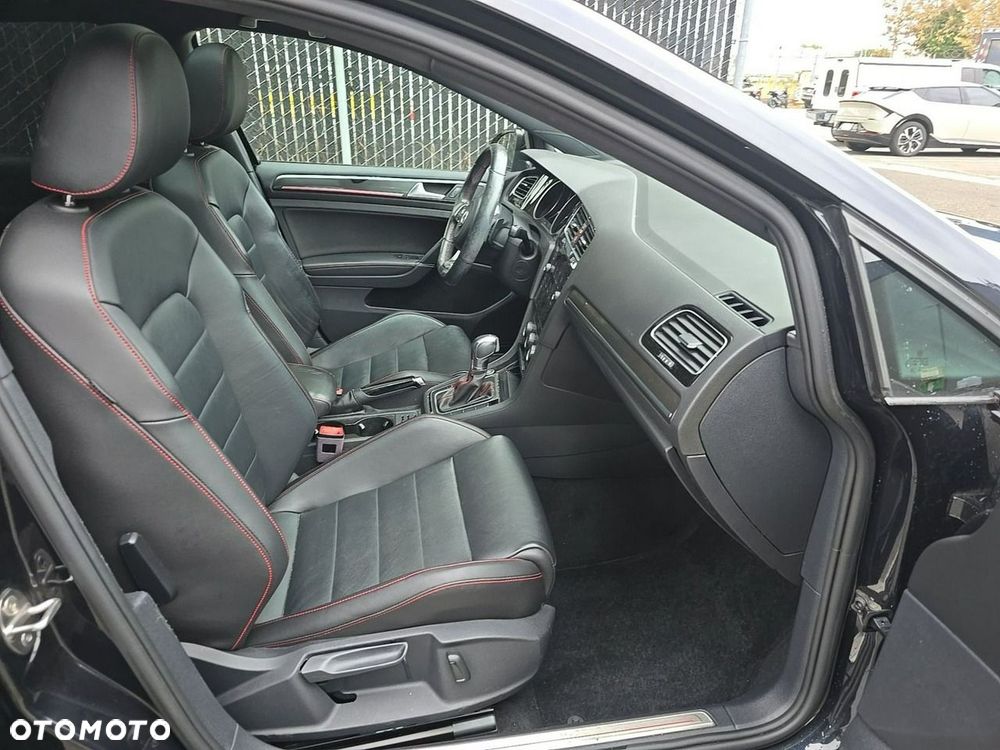 Volkswagen Golf - 10